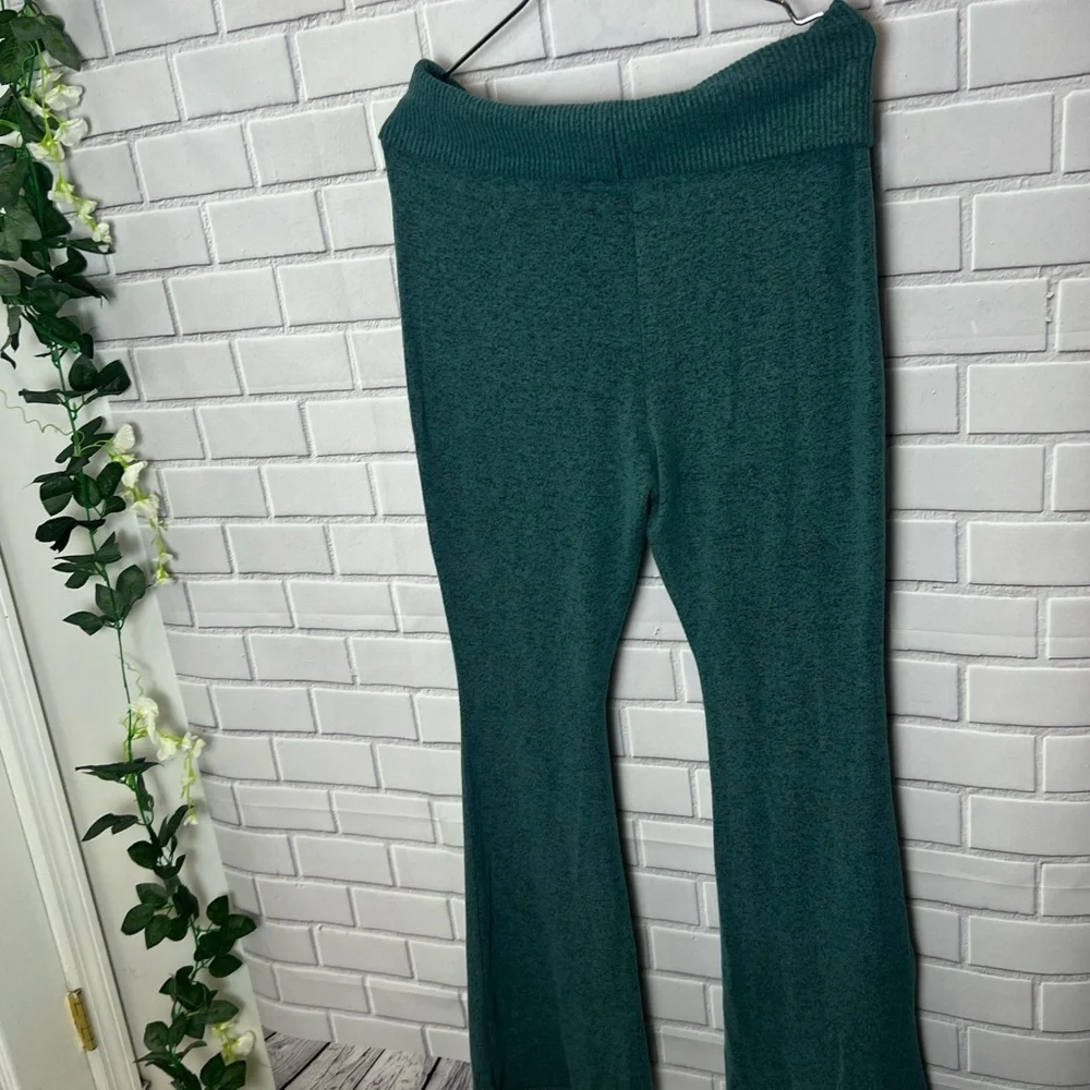 No Boundaries Women’s Green 2-Piece Hoodie & Flare Pants Set casual comfort/M